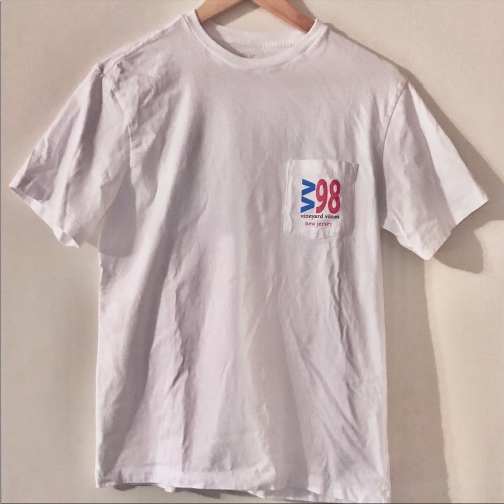 Vineyard Vines shirt sleeve pocket tee shirt